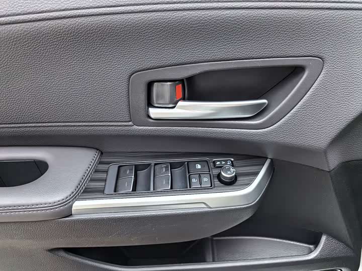 Фото 10 - Toyota Sienna