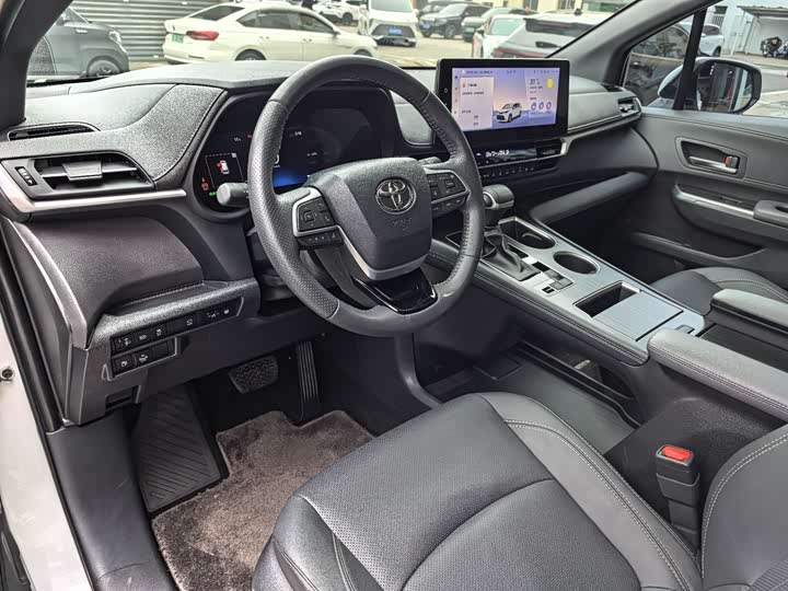 Фото 13 - Toyota Sienna