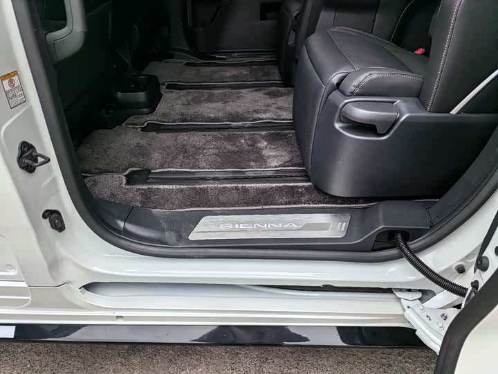 Фото 24 - Toyota Sienna