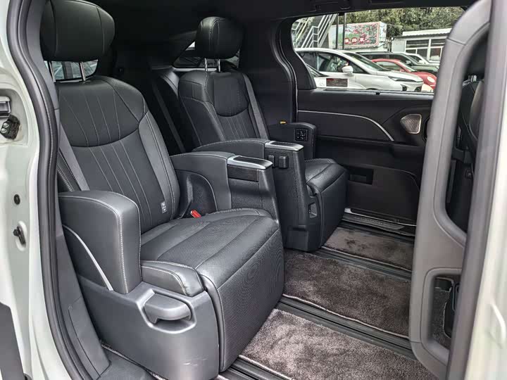 Фото 30 - Toyota Sienna