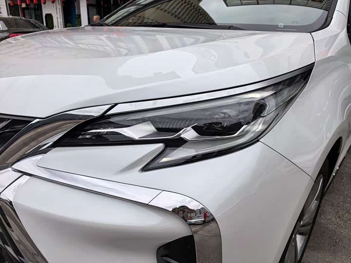 Фото 33 - Toyota Sienna