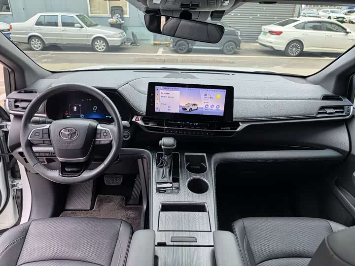 Фото 7 - Toyota Sienna