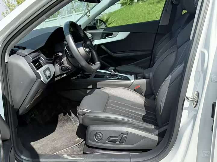 Фото 4 - Audi A4L