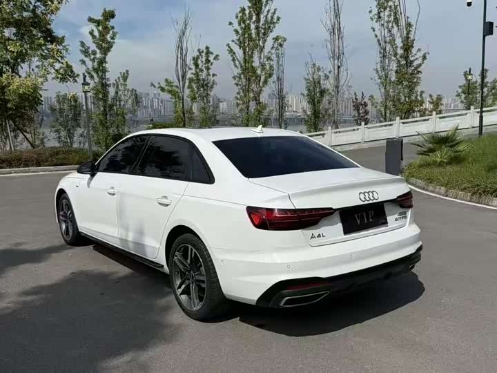 Фото 7 - Audi A4L