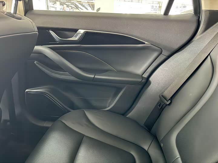 Фото 11 - Bestune B70