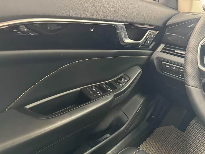 Фото 15 - Bestune B70