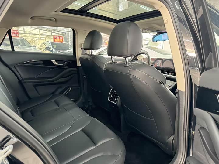 Фото 16 - Bestune B70