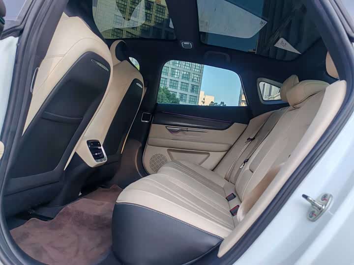 Фото 10 - XPeng P7