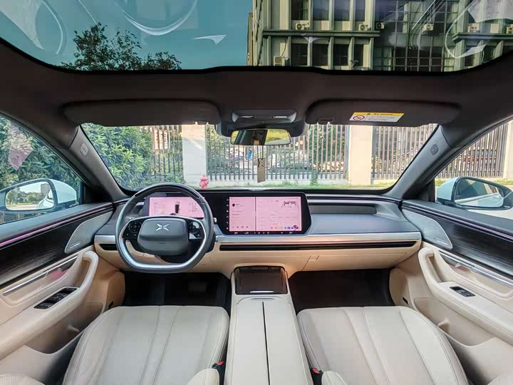 Фото 21 - XPeng P7