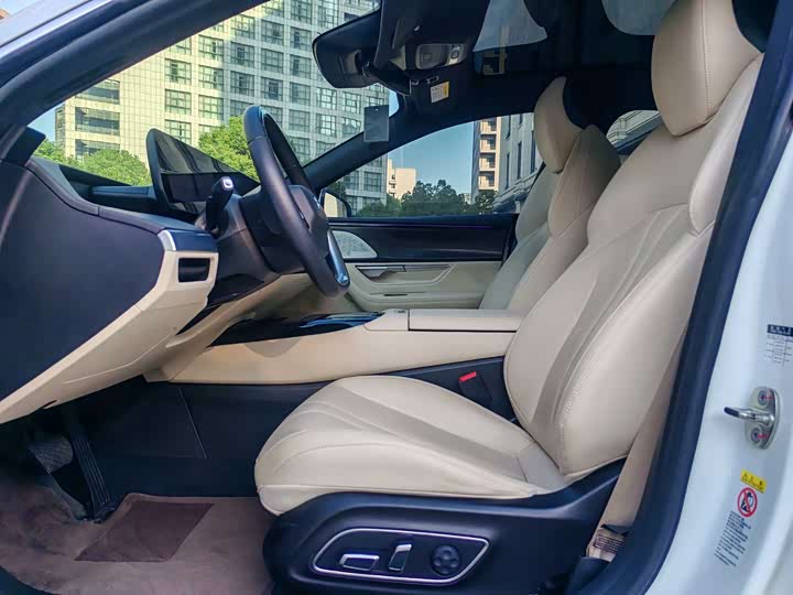 Фото 9 - XPeng P7