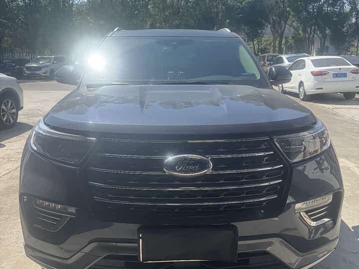 Фото 2 - Ford Explorer
