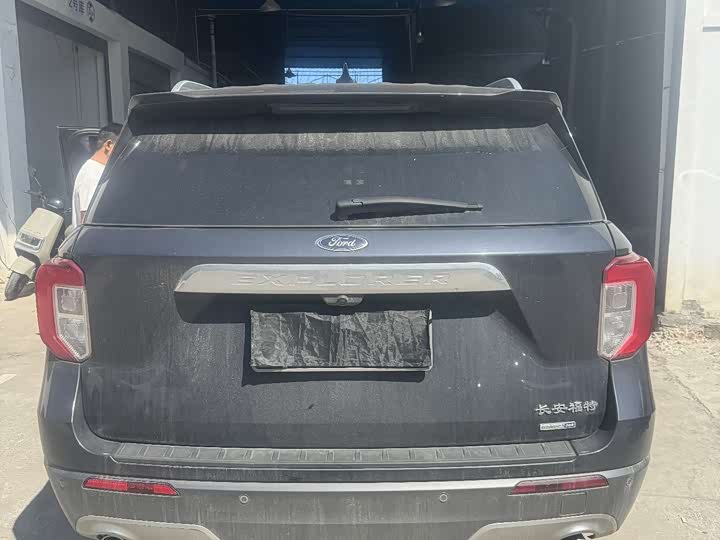 Фото 6 - Ford Explorer