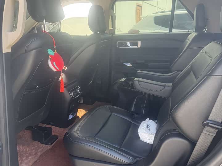 Фото 7 - Ford Explorer