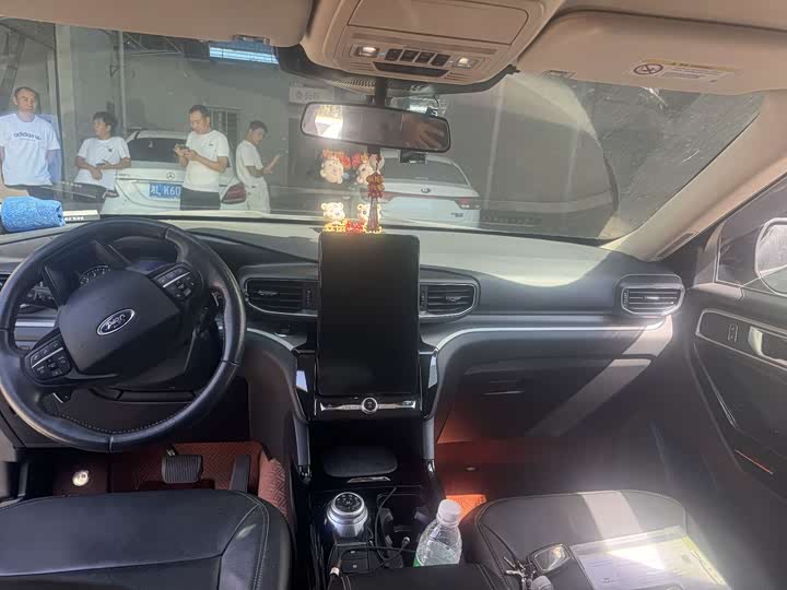 Фото 9 - Ford Explorer