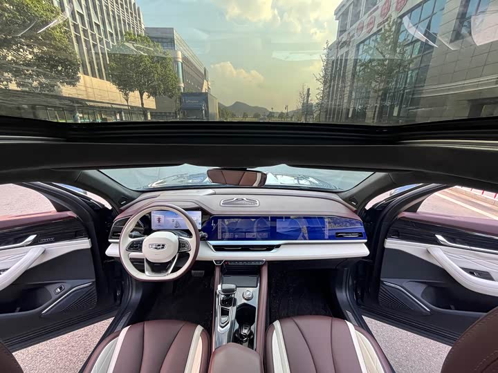 Фото 10 - Geely Monjaro