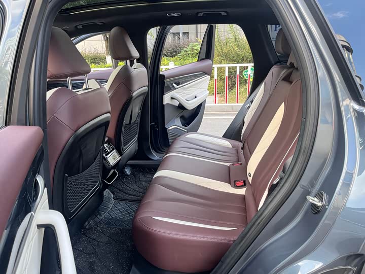 Фото 16 - Geely Monjaro