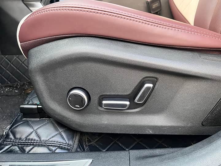 Фото 17 - Geely Monjaro