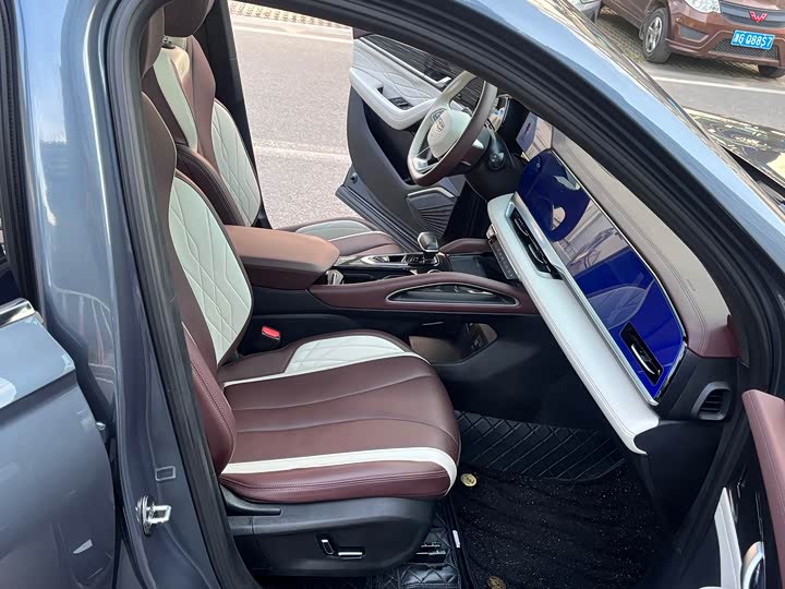 Фото 9 - Geely Monjaro