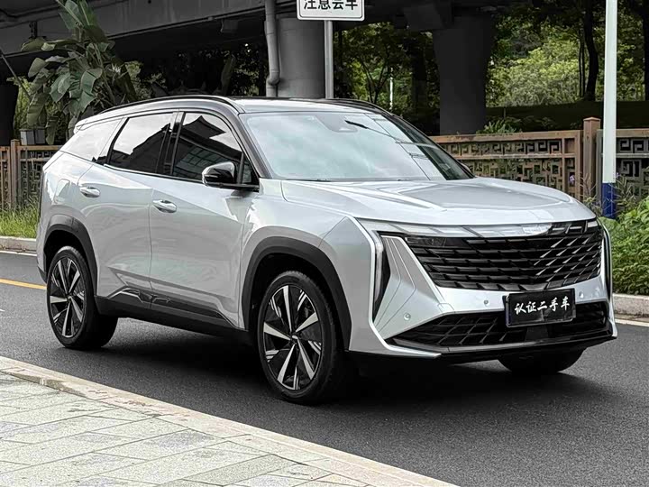 Фото 12 - Geely Atlas L