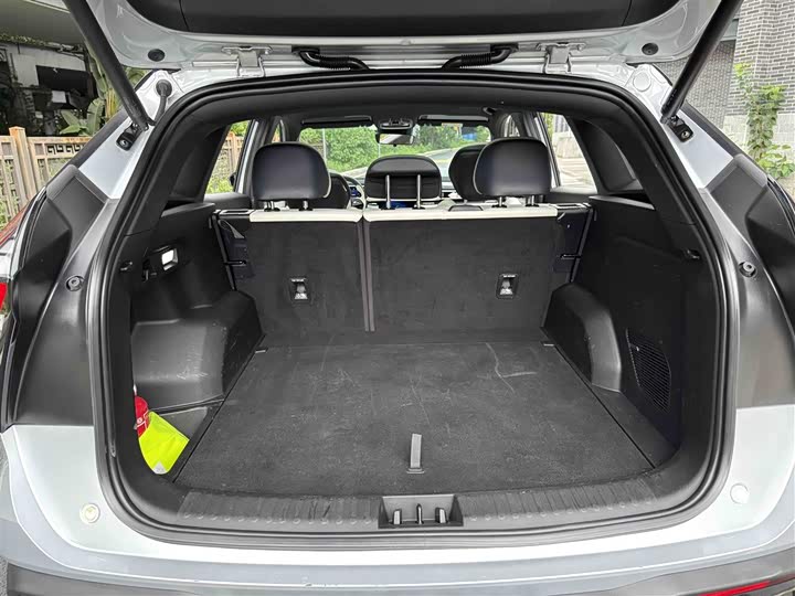 Фото 22 - Geely Atlas L