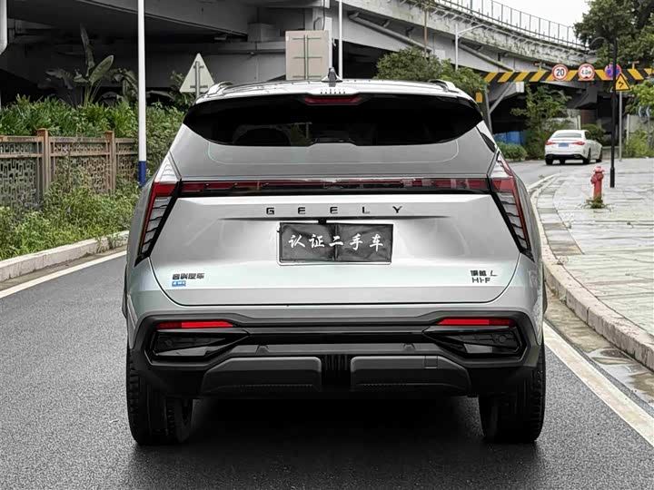 Фото 24 - Geely Atlas L