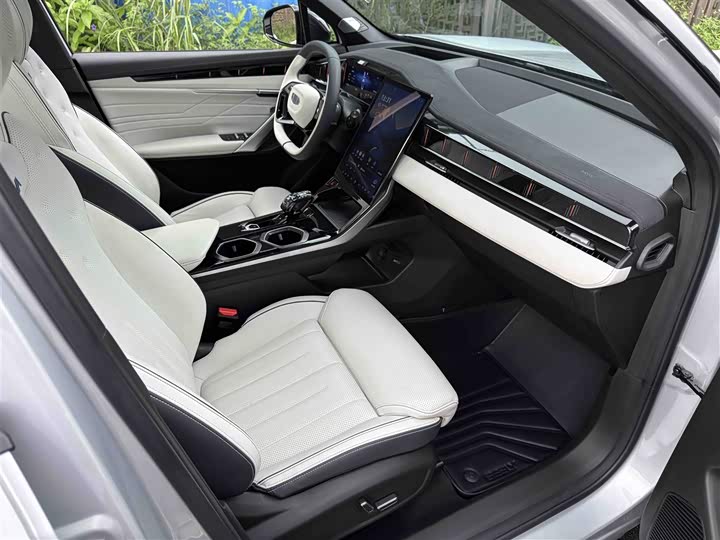 Фото 7 - Geely Atlas L