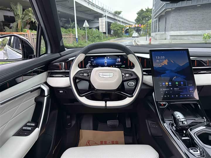Фото 9 - Geely Atlas L