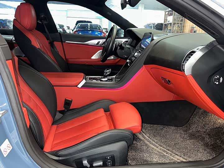 Фото 12 - BMW 8 Series