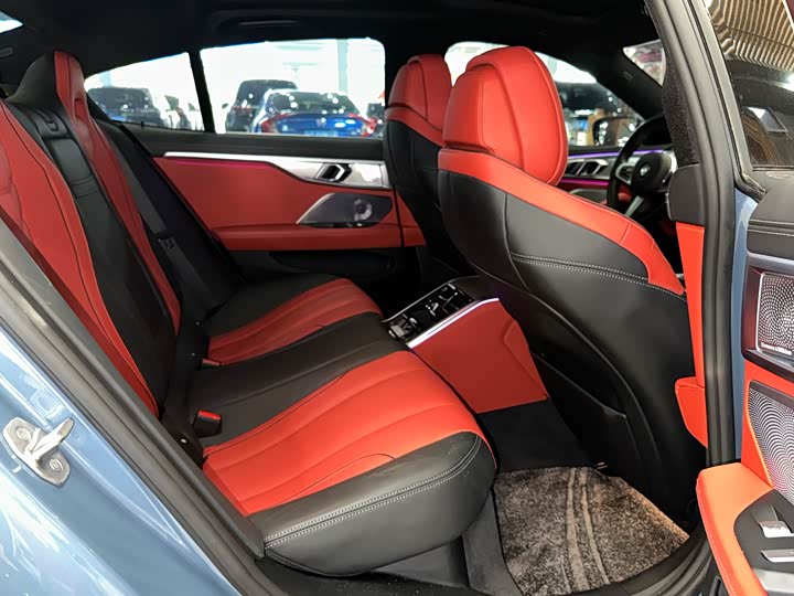 Фото 13 - BMW 8 Series