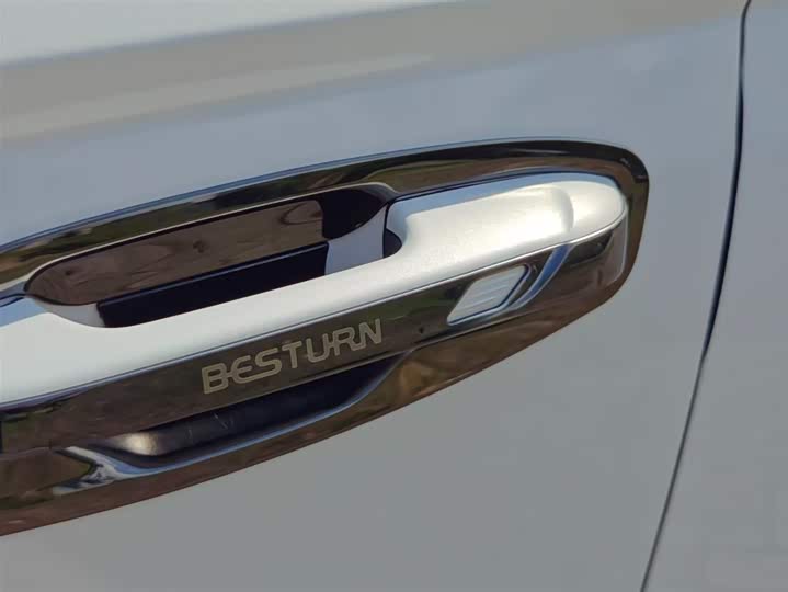 Фото 12 - Bestune T99