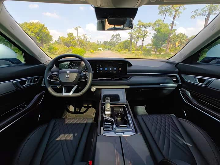 Фото 15 - Bestune T99