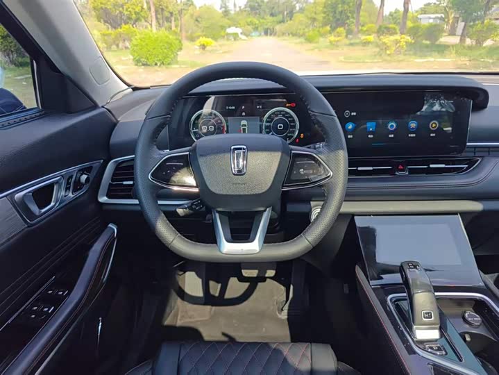 Фото 20 - Bestune T99