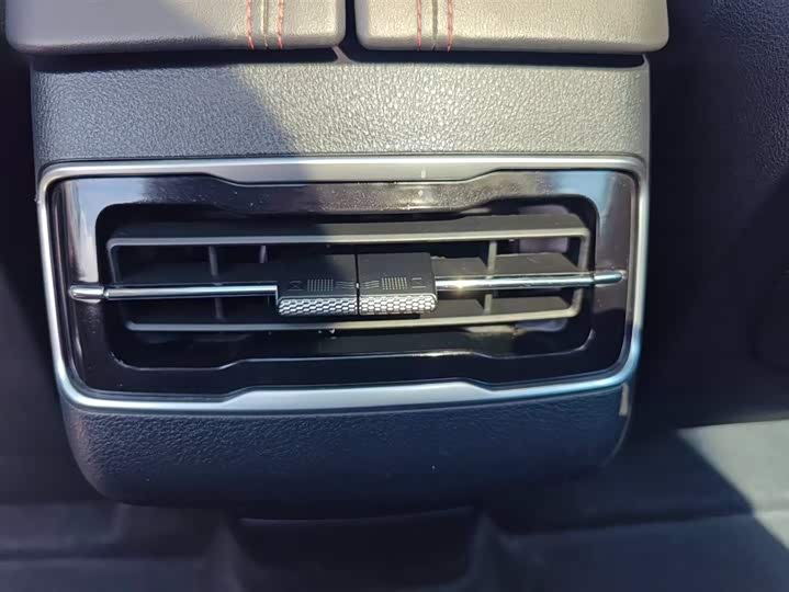 Фото 29 - Bestune T99