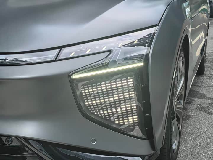 Фото 13 - HiPhi X