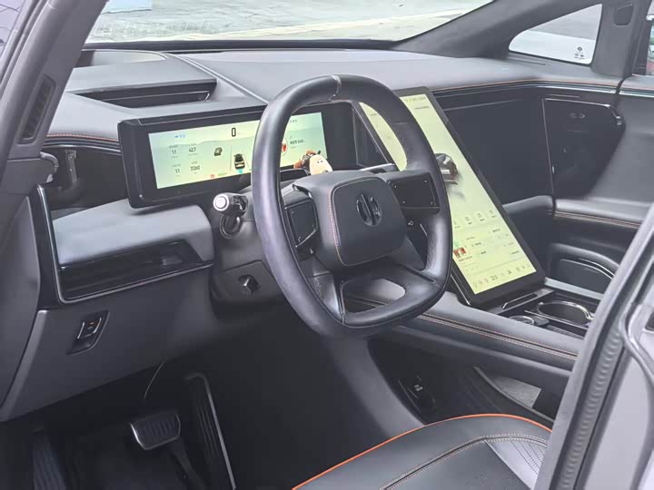 Фото 17 - HiPhi X