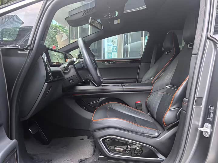 Фото 18 - HiPhi X