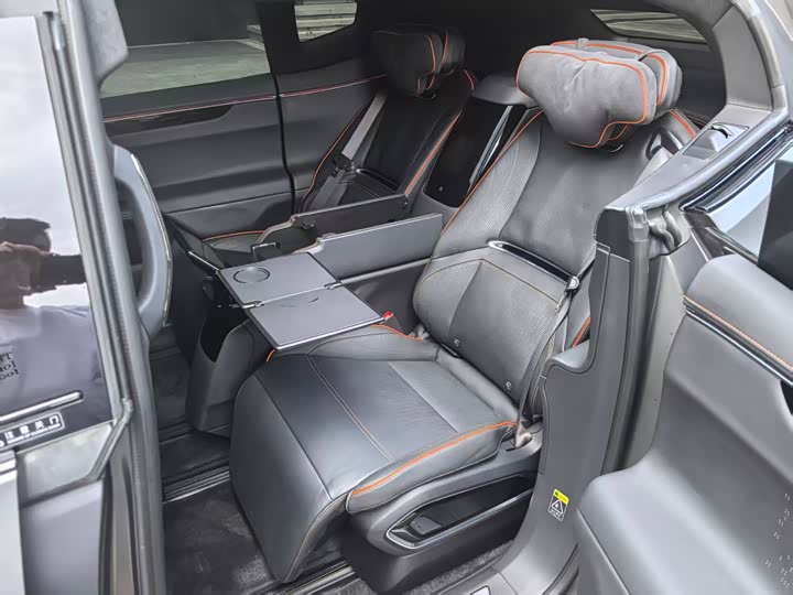 Фото 23 - HiPhi X