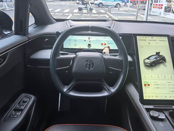 Фото 24 - HiPhi X