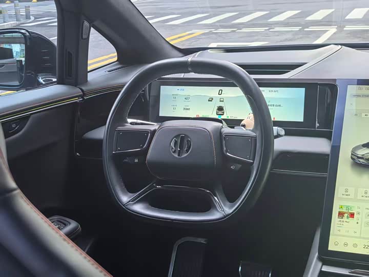 Фото 25 - HiPhi X