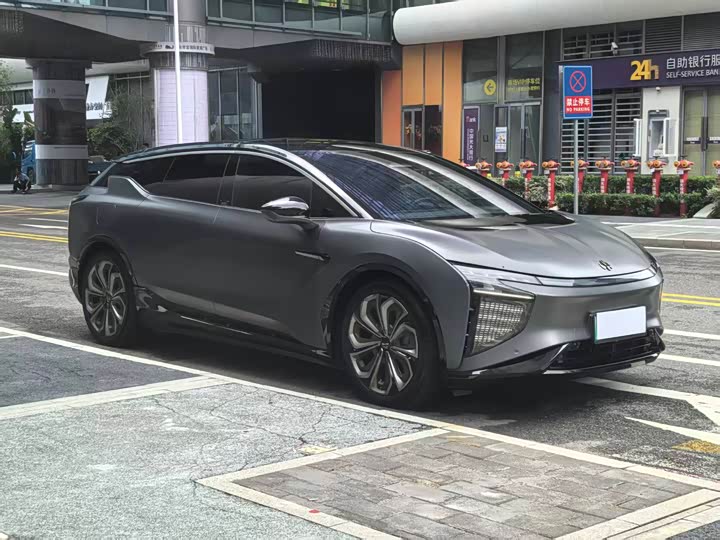 Фото 9 - HiPhi X