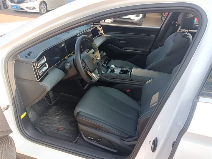 Фото 15 - BYD Qin L