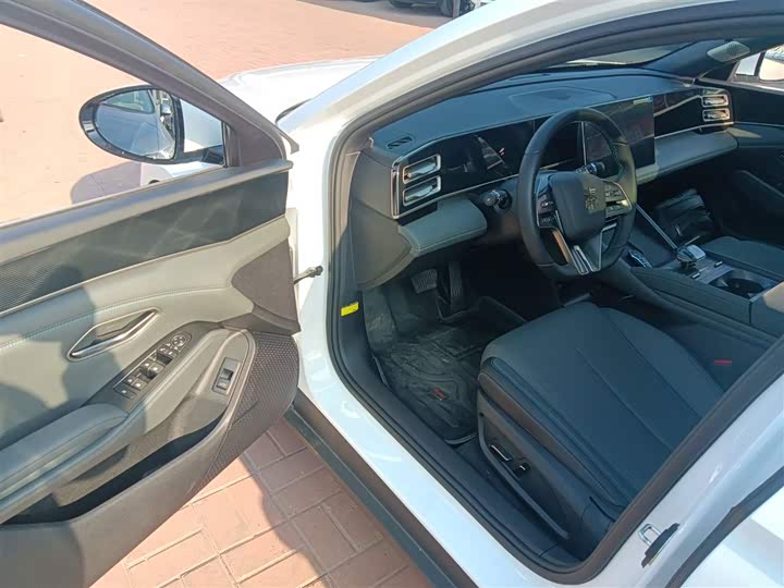 Фото 16 - BYD Qin L