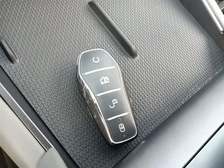 Фото 9 - BYD Qin L