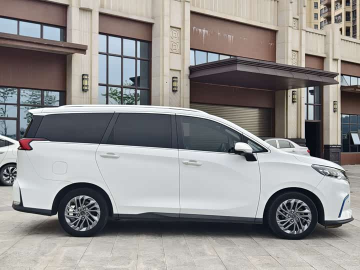 Фото 8 - Maxus Mifa 5