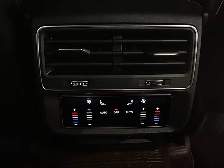 Фото 12 - Audi Q7