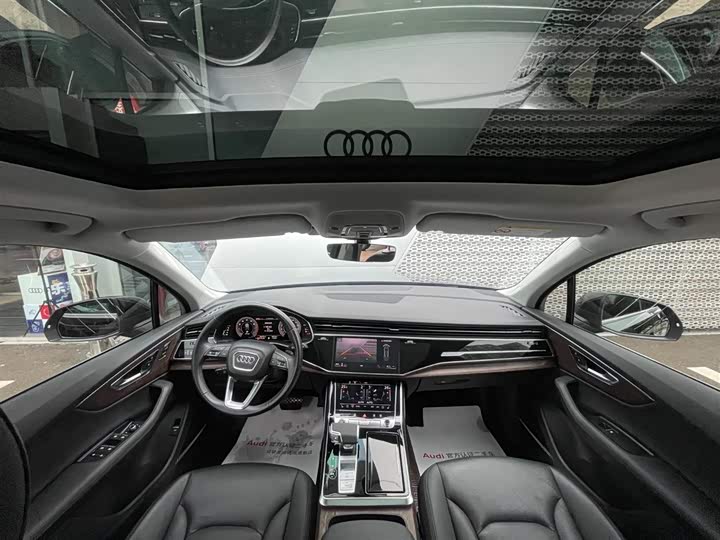 Фото 16 - Audi Q7