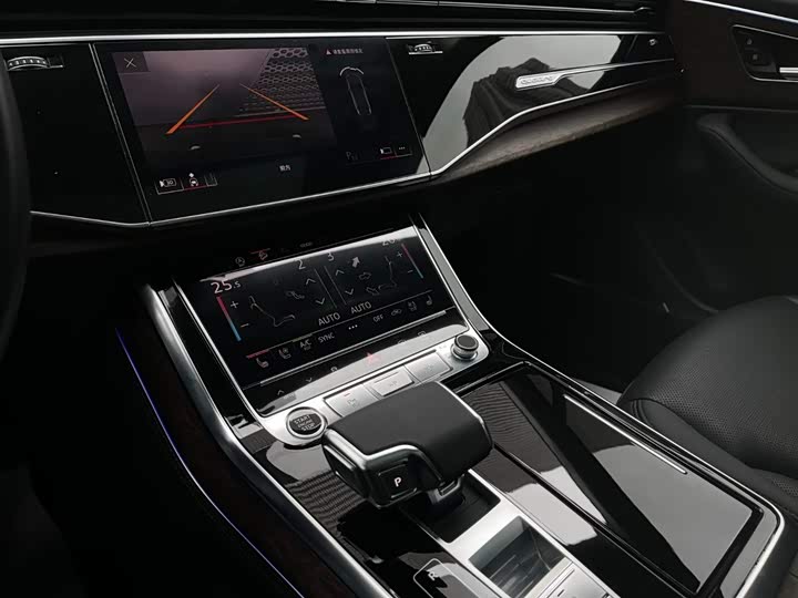 Фото 17 - Audi Q7