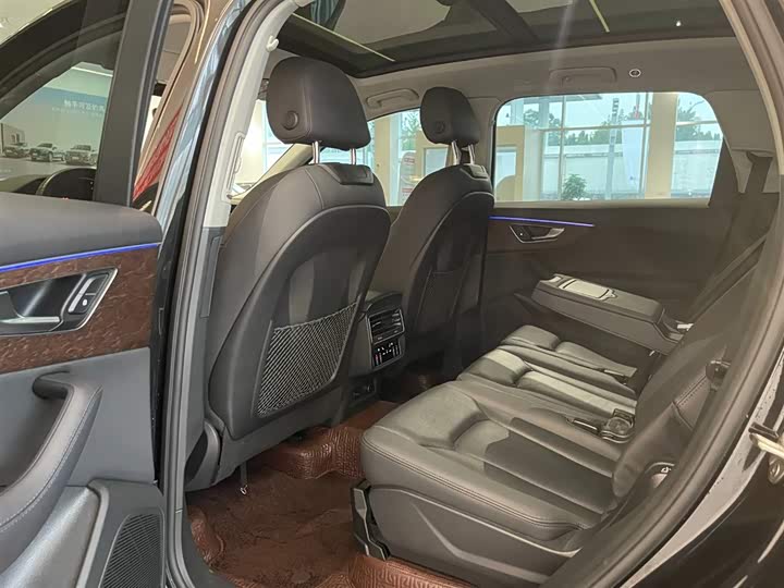 Фото 7 - Audi Q7