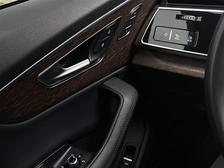 Фото 8 - Audi Q7