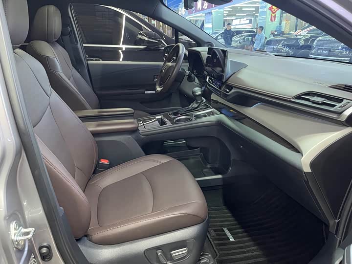 Фото 15 - Toyota Granvia